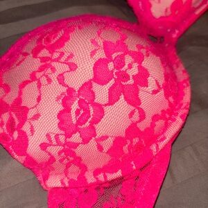 Lace Underwire Bra in Vibrant Pink by La SENZA